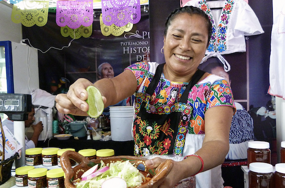 Asistentes a Feria de Puebla podrán degustar el tradicional mole miahuateco